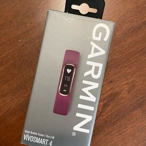 Garmin Vivosmart 4 in Berry